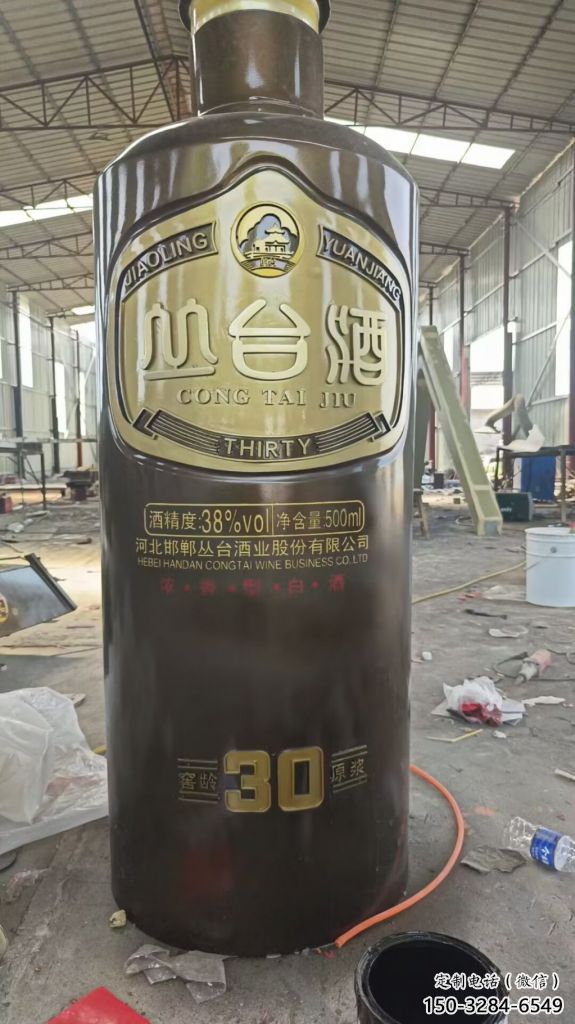室内酒瓶雕塑,拉丝景观雕塑,抽象效果 室内酒瓶雕塑,拉丝景观雕塑,抽象效果