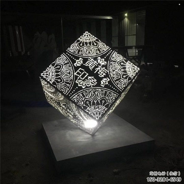 魔方雕塑定做，公园小品，灯光魔方雕塑点击