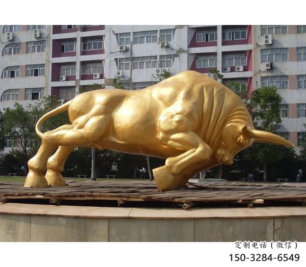 南关风景区开荒牛雕塑