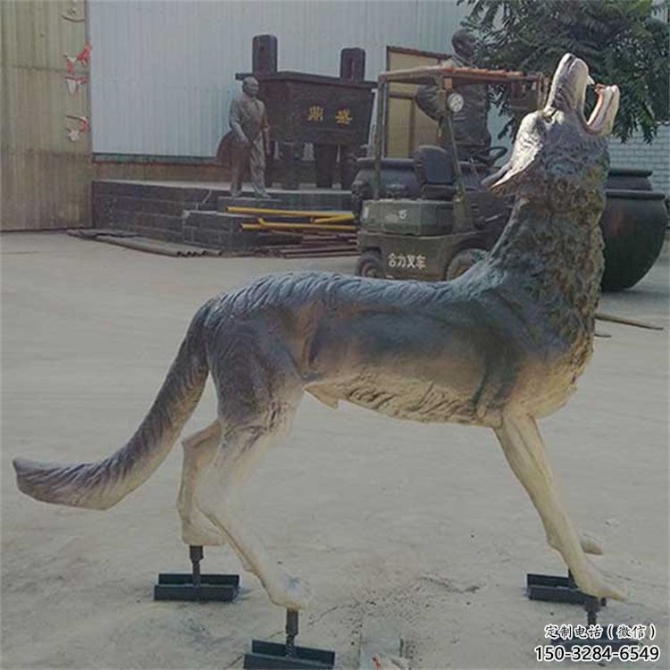 吐鲁番铜狼雕塑厂家，铜雕动物狼，仿真工艺制作
